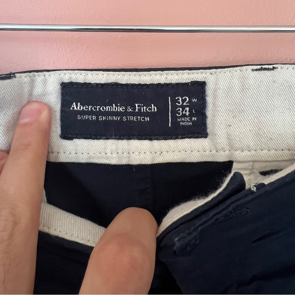 Abercrombie & Fitch Men’s Chinos. Stretch Slim. Navy. Size: 32x34. - Picture 2 of 7